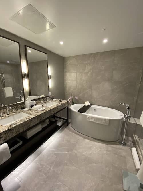 Grand Hyatt SFO grand suite bathroom